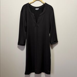 Mary Square Women’s Black V-Neck Midi Dress